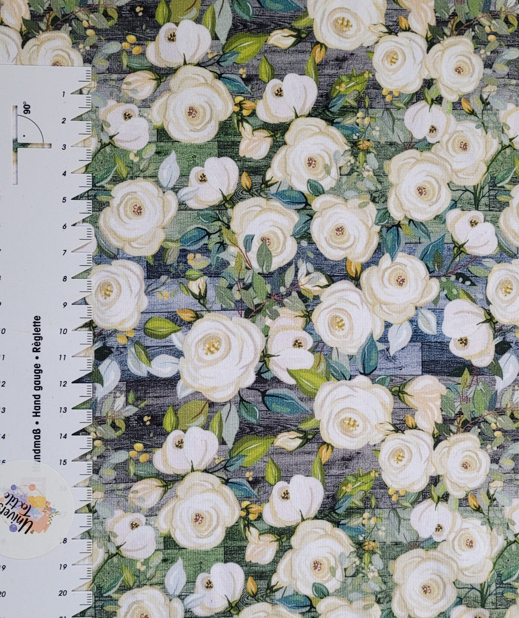 475. fleurs blanches fond de bois 56 pouces Coton Lycra coupon