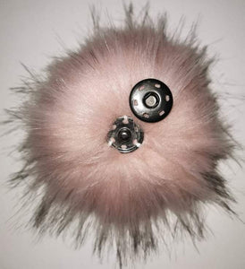 13 cm synthetic pompom on snap in Pale gray color